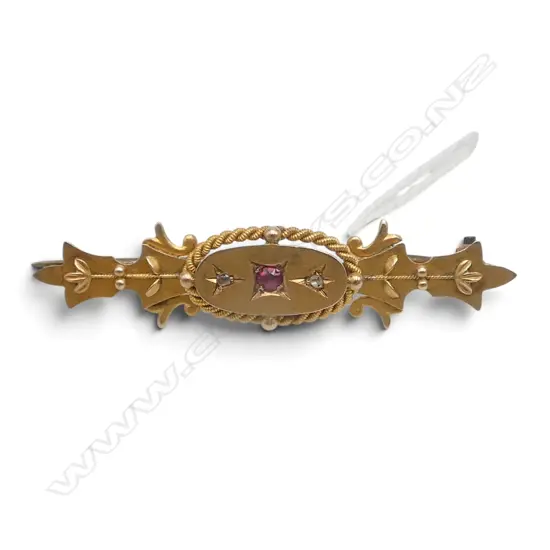 9ct DIAMOND & RUBY BAR BROOCH, 2.40gm, metal bar