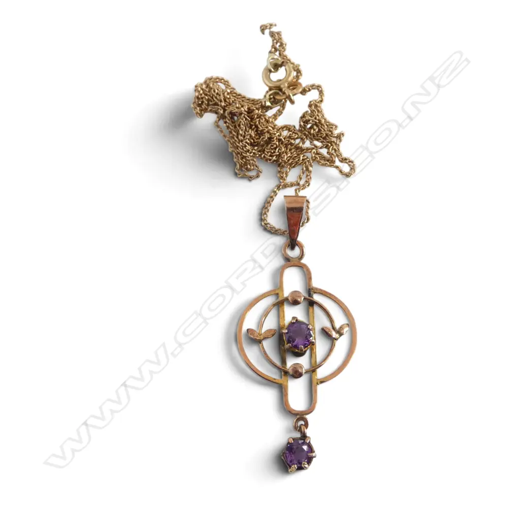 9ct VICTORIAN AMETHYST PENDANT & CHAIN, 2.62gm, L.485mm Image 1++