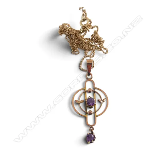9ct VICTORIAN AMETHYST PENDANT & CHAIN, 2.62gm, L.485mm