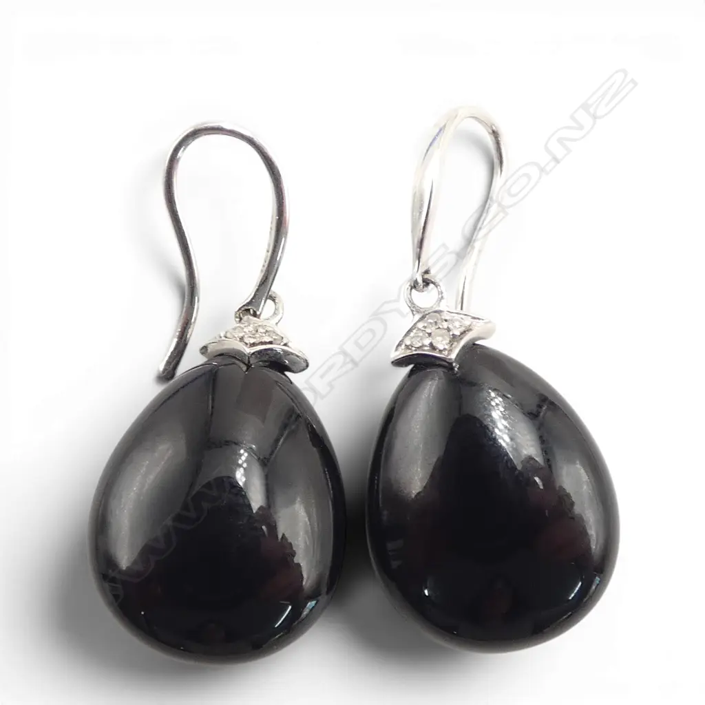 PAIR 9CT GOLD ONYX AND DIAMOND EARRINGS 4.50gms Image 1++