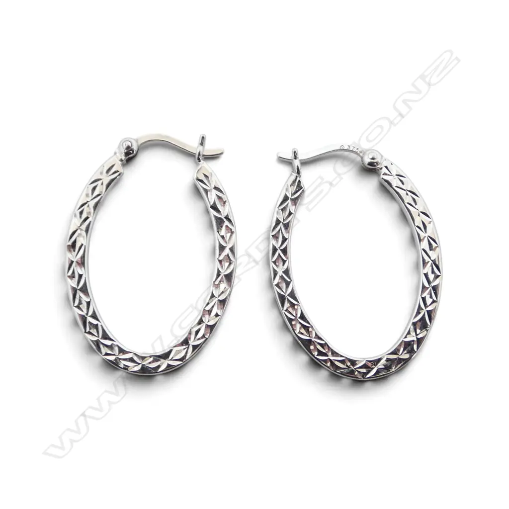 9ct WHITE GOLD HOOP EARRINGS pattern on one side 1.4 gms Image 1++