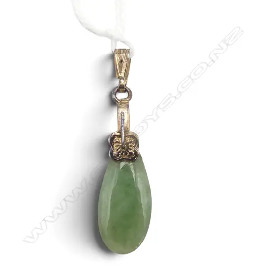 SMALL OLD JADEITE PENDANT oval form broken at the top w plated fitting L.20mm
