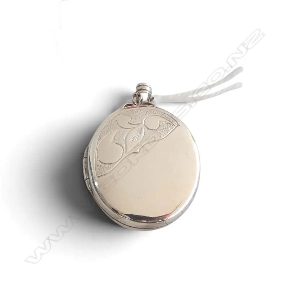 STG SILVER LOCKET w. fitted interior  Image 1++