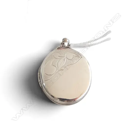 STG SILVER LOCKET w. fitted interior 