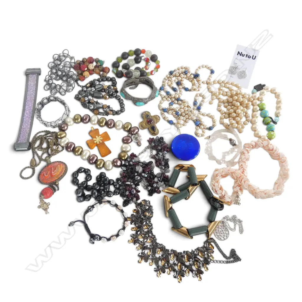 ASST. COSTUME JEWELLERY INCL. CRYSTAL NECKLACE w. 14CT CLASP, PEARLS, SWAROVSKI ETC Image 1++