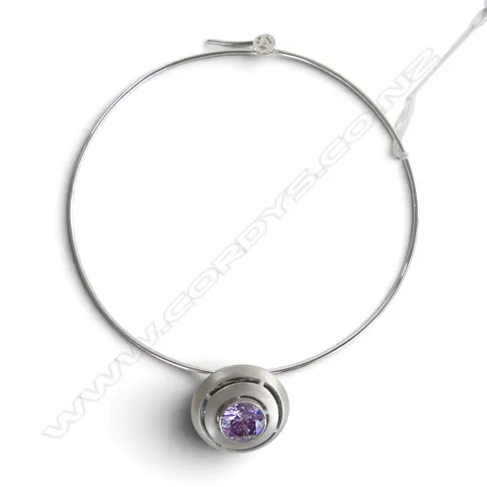 S/SILVER PENDANT NECKLACE BY NZ DESIGNER CHRIS IDOUR IN ORIGINAL BOX 37GMS TOTAL WIEGHT