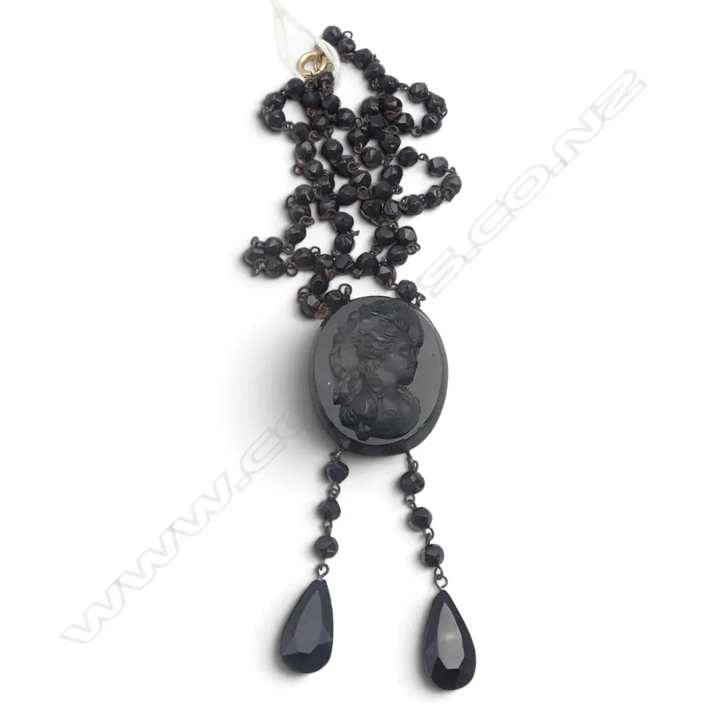 BLACK GLASS CAMEO NECKLACE 450mm Image 1++