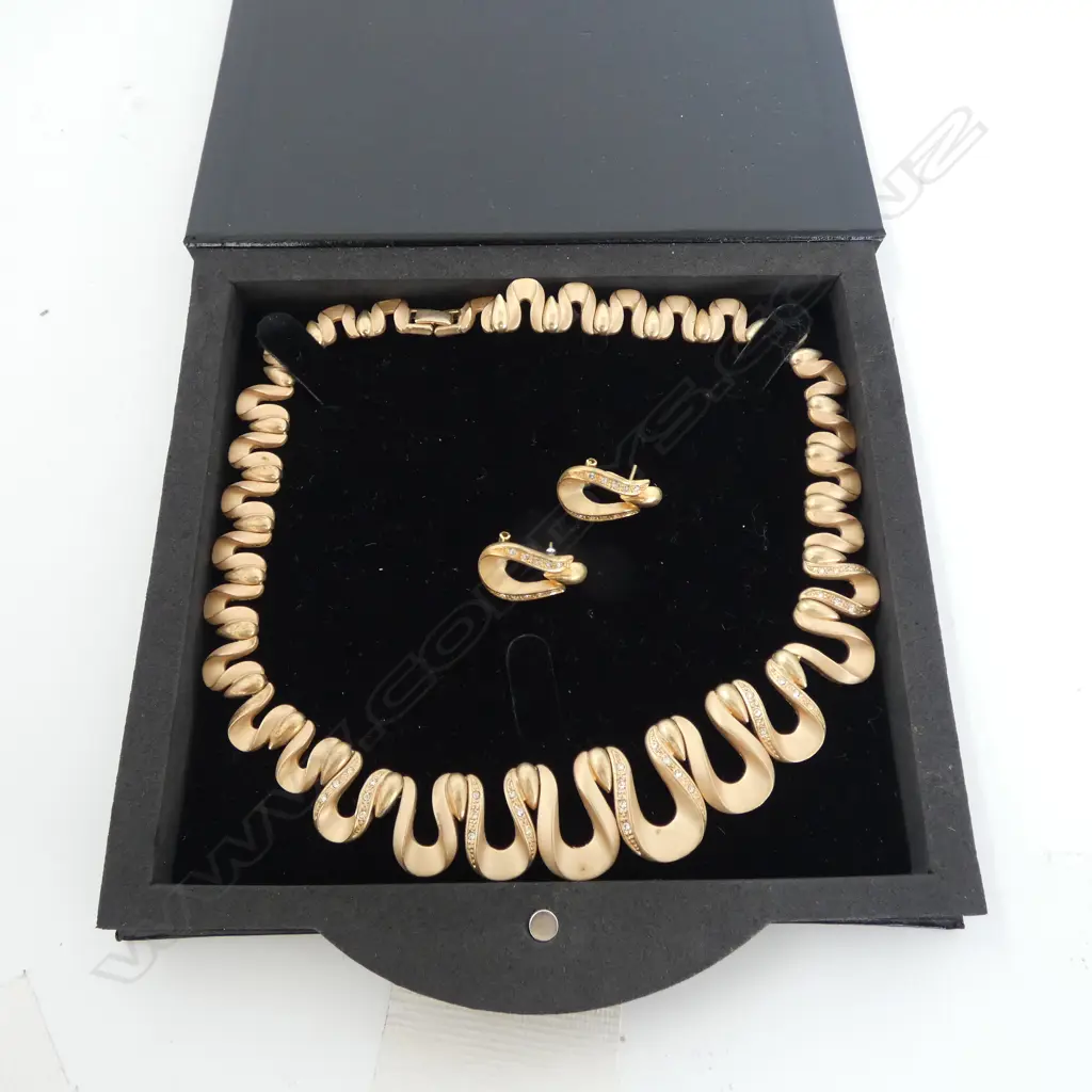 GP COSTUME NECKLACE & PR EARRINGS, BOXED Image 1++
