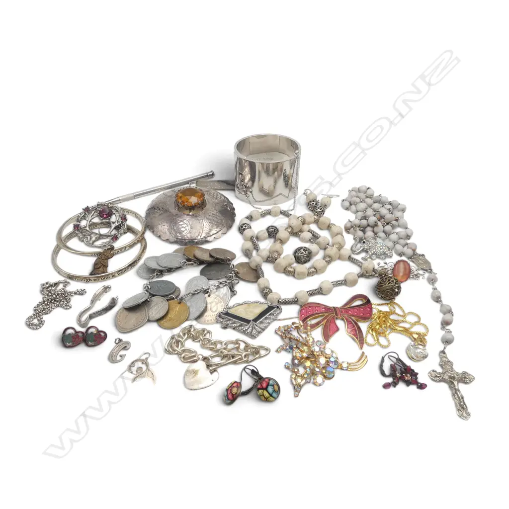 ASST. COSTUME JEWELLERY INCL. COIN BRACELET, SCOTCH BROOCH 80mm dia + STG SILVER PENCIL Image 1++
