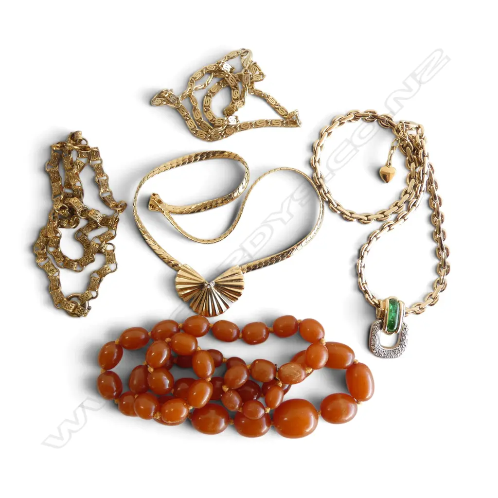 5 COSTUME NECKLACES, 1 AMBER COLOURED Image 1++