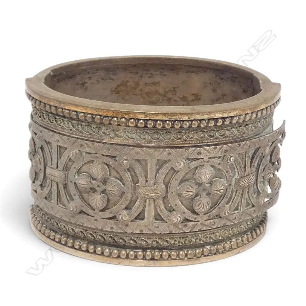 LOW GRADE ETHNIC SILVER HINGED BANGLE 71gms Image 1++