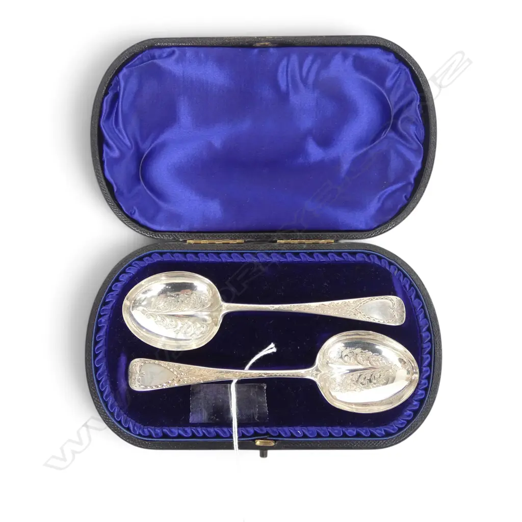 CASED PAIR OF STG SILVER BERRY SPOONS, LONDON 1894, 52gms Image 1++