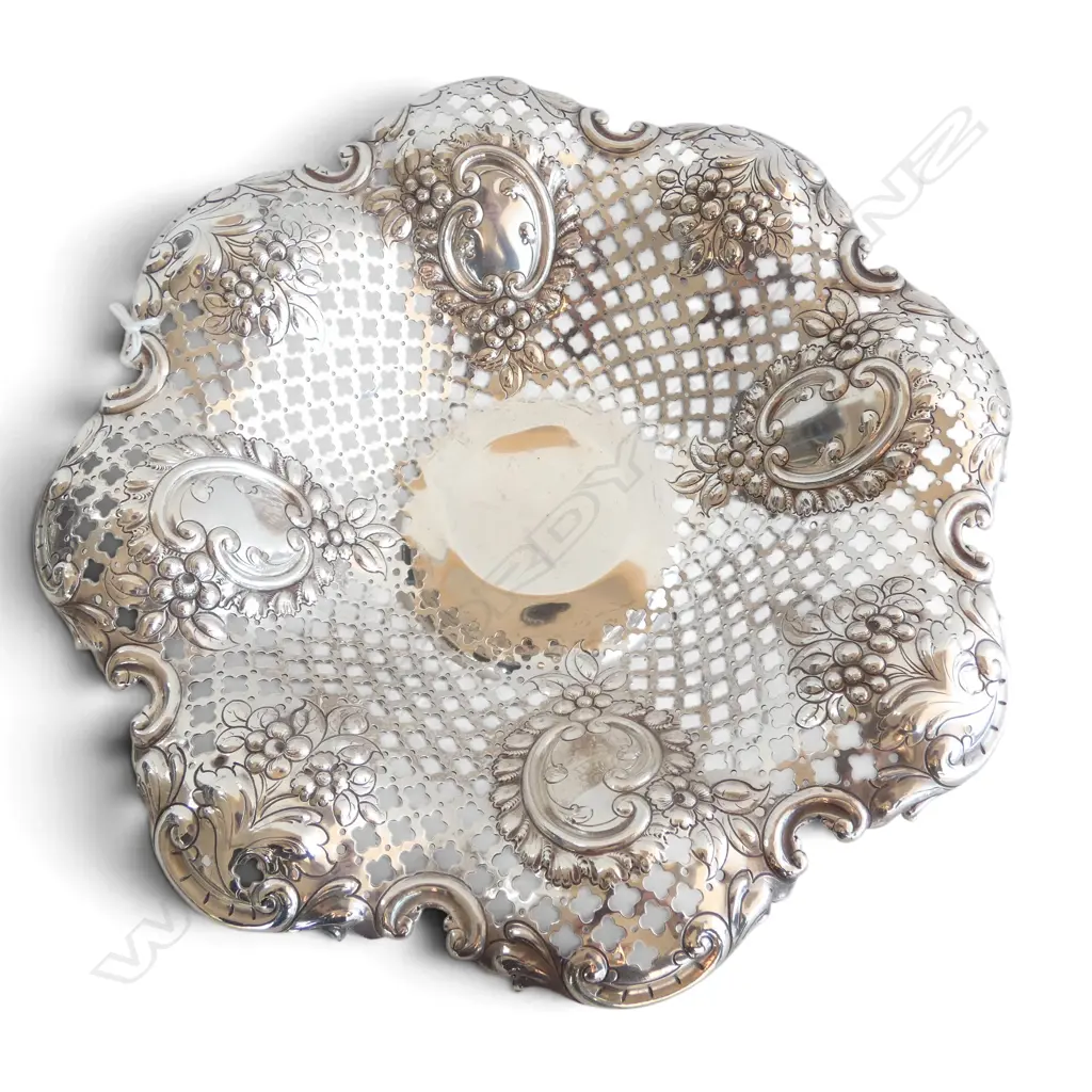 STG SILVER PIERCED & EMBOSSED PEDESTAL BOWL, SHEFFIELD 1897, 314gms Image 1++