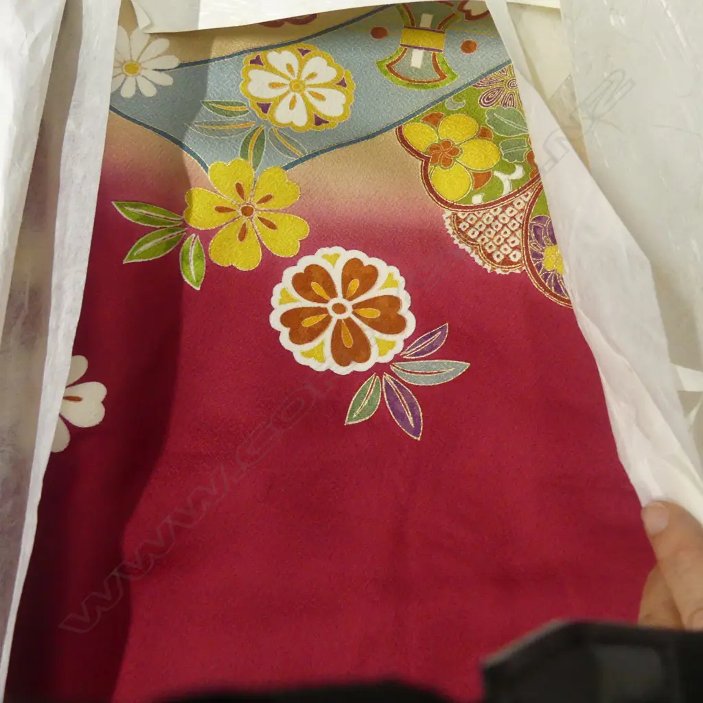 4 SILK OR WOOL KIMONO IN WRAPPERS Image 1++