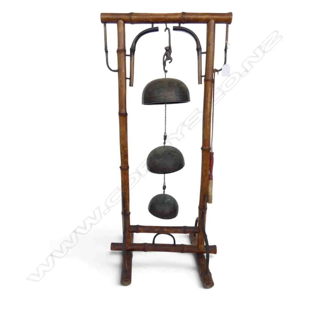 ORIENTAL 3 TIER GRADUATED BELL SET ON BAMBOO STAND H.840mm Image 1++