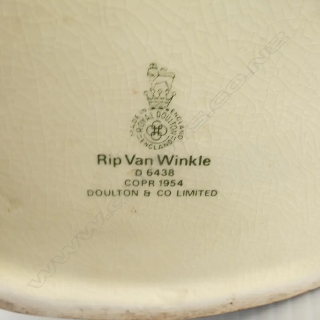 2 ;LARGE SIZE RD CHARACTER JUGS KING JAMES 1 & RIP VAN WINKLE H190MM Image 1++