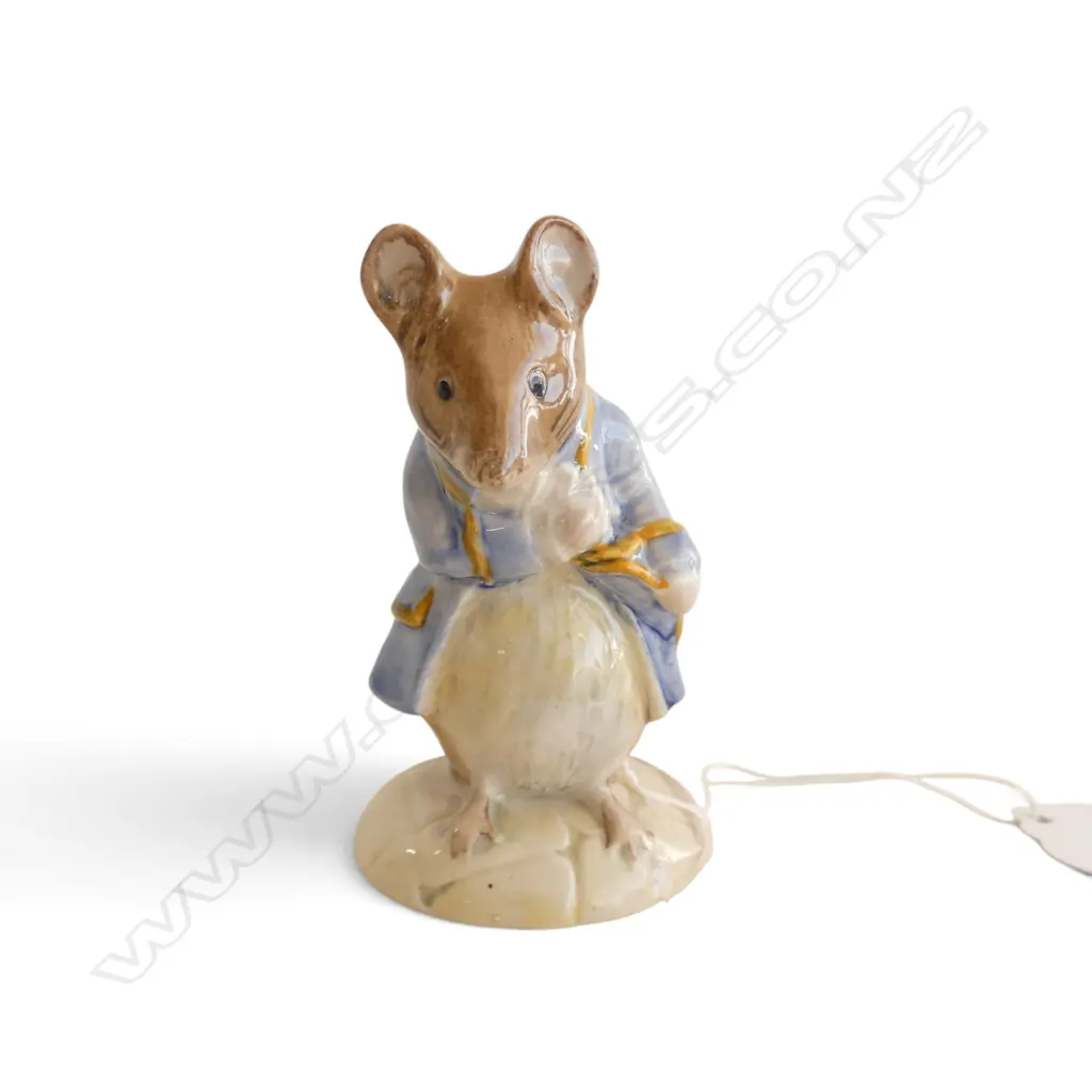 ROYAL ALBERT BEATRIX POTTER 'GENTLEMAN MOUSE MADE A BOW', H.80mm, brown backstamp 1989-1998 Image 1++