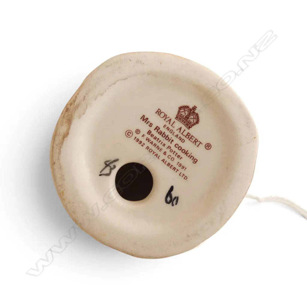 ROYAL ALBERT BEATRIX POTTER 'MRS RABBIT COOKING', H.100mm, brown backstamp 1989-1998 Image 1++