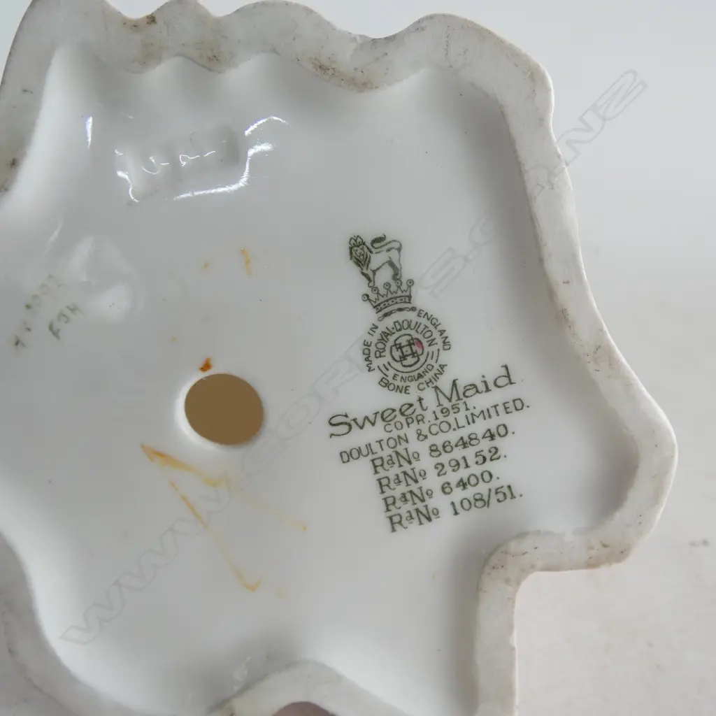 ROYAL DOULTON 'SWEET MAID' FIGURINE H.190mm Image 1++
