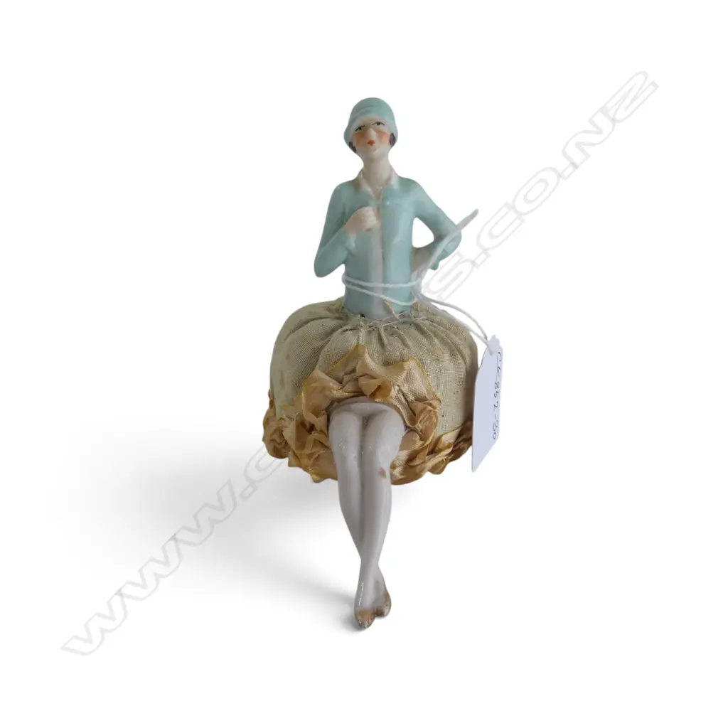 VINTAGE HALF DOLL PIN CUSHION, H.95mm Image 1++
