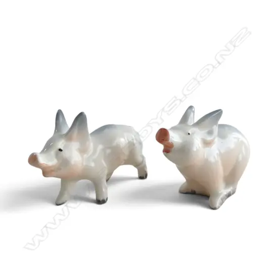TWO VINTAGE BESWICK CHINA PIGS, L.70MM