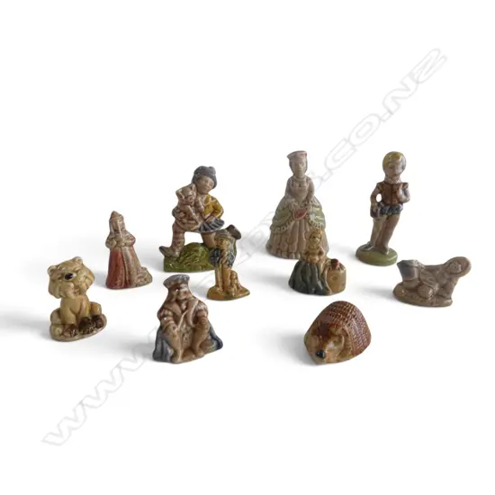 10 WADE WHIMSIES NURSERY RHYMES, TIGER & HEDGEHOG, H.40MM-75MM
