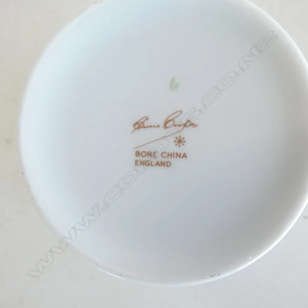 SET OF 8 MID CENTURY SUZIE COOPER COFFEE CANS & SAUCERS Image 1++