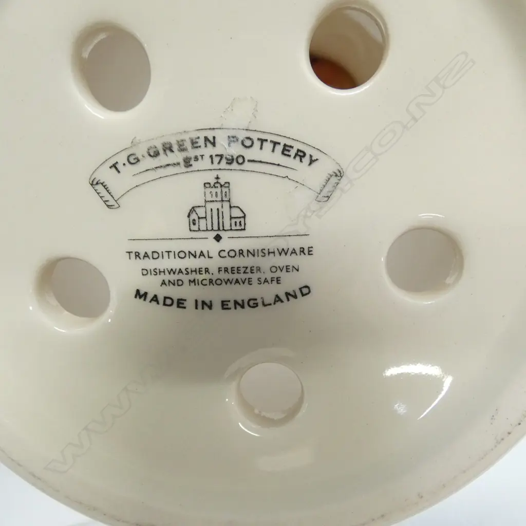 7 PCES OF CORNISHWARE bowl, jug, containers, etc H.150mm Image 1++