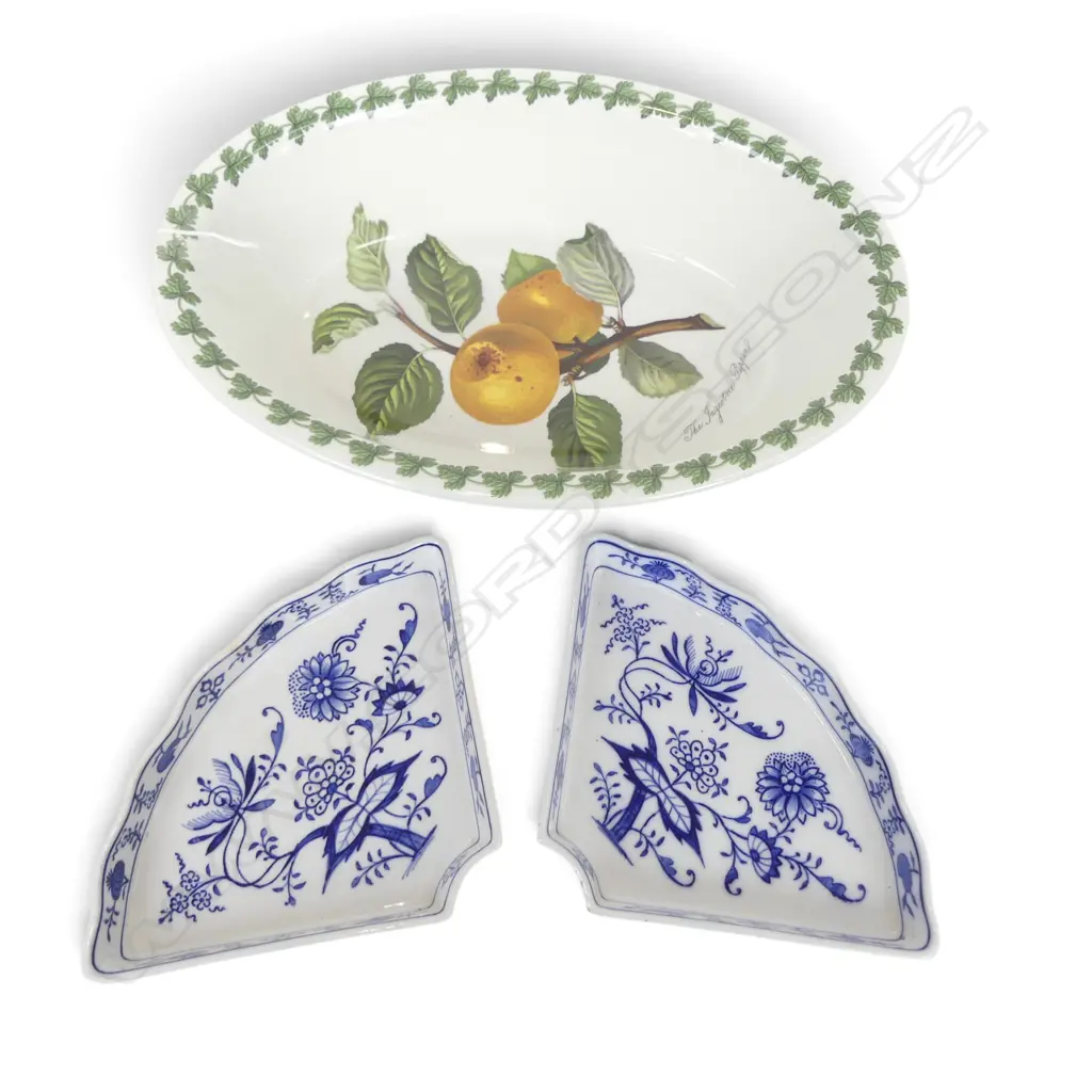 PORTMEIRION POMONA DISH W.340mm + 2 BLUE ONION DISHES Image 1++
