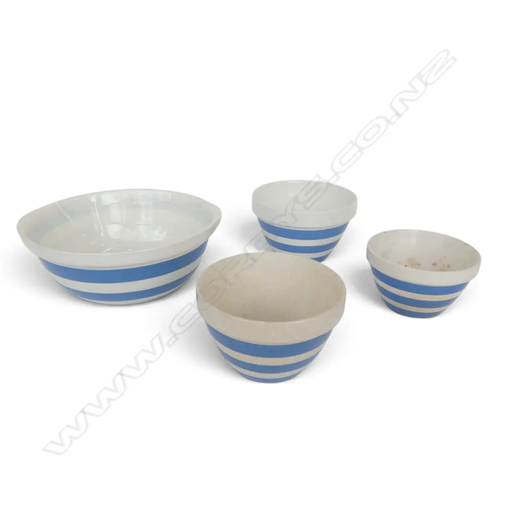 3 GRADUATED CORNISHWARE MIXING BOWLS + LARGER CORNISHWARE MIXING BOWL Dia.265mm Image 1++