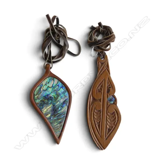 2 NZ KAURI & PAUA CARVED PENDANTS LEATHER NECKLACE, L.100MM-110MM (PENDANT ONLY)