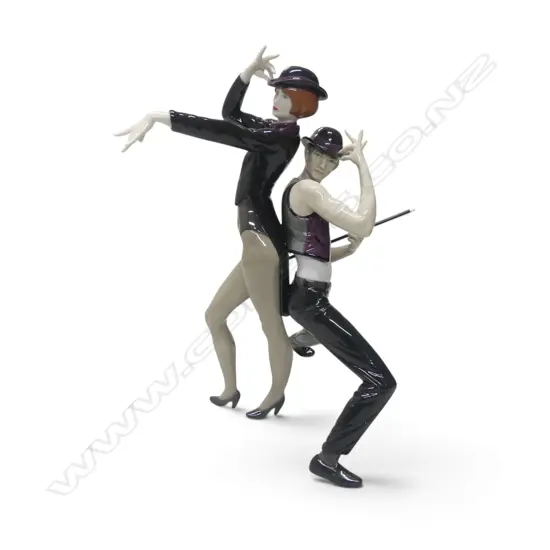 LLADRO 'ELEGANT FOXTROT' FIGURINE w. box H.380mm
