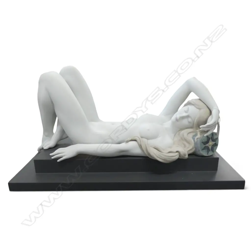 LG LALDRO 'REPOSE' FIGURINE w. box L.590mm Image 1++