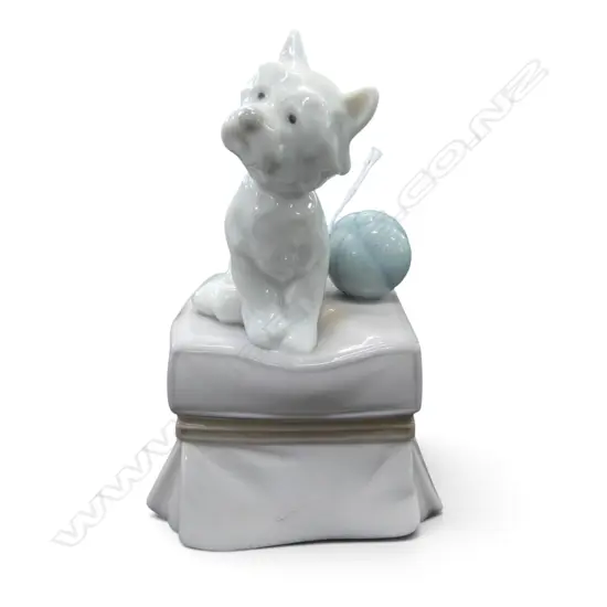 LLADRO 'MY FAVORITE COMPANION' FIGURINE w. box H.100m