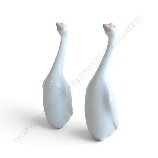 2 LLADRO 'GOOSE' ORNAMENTS w. box H.200mm