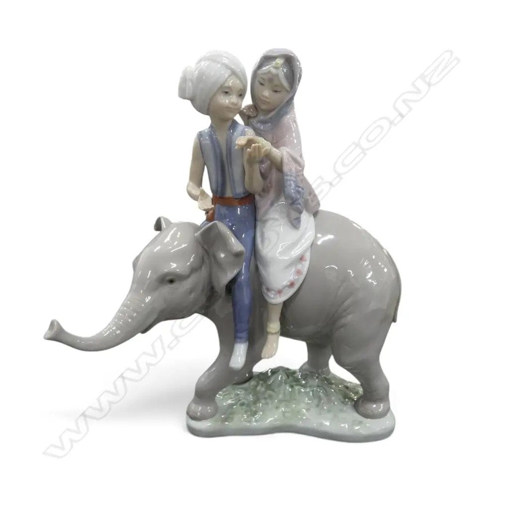 LLADRO 'HINDU CHILDREN' FIGURINE w. box H.240mm Image 1++