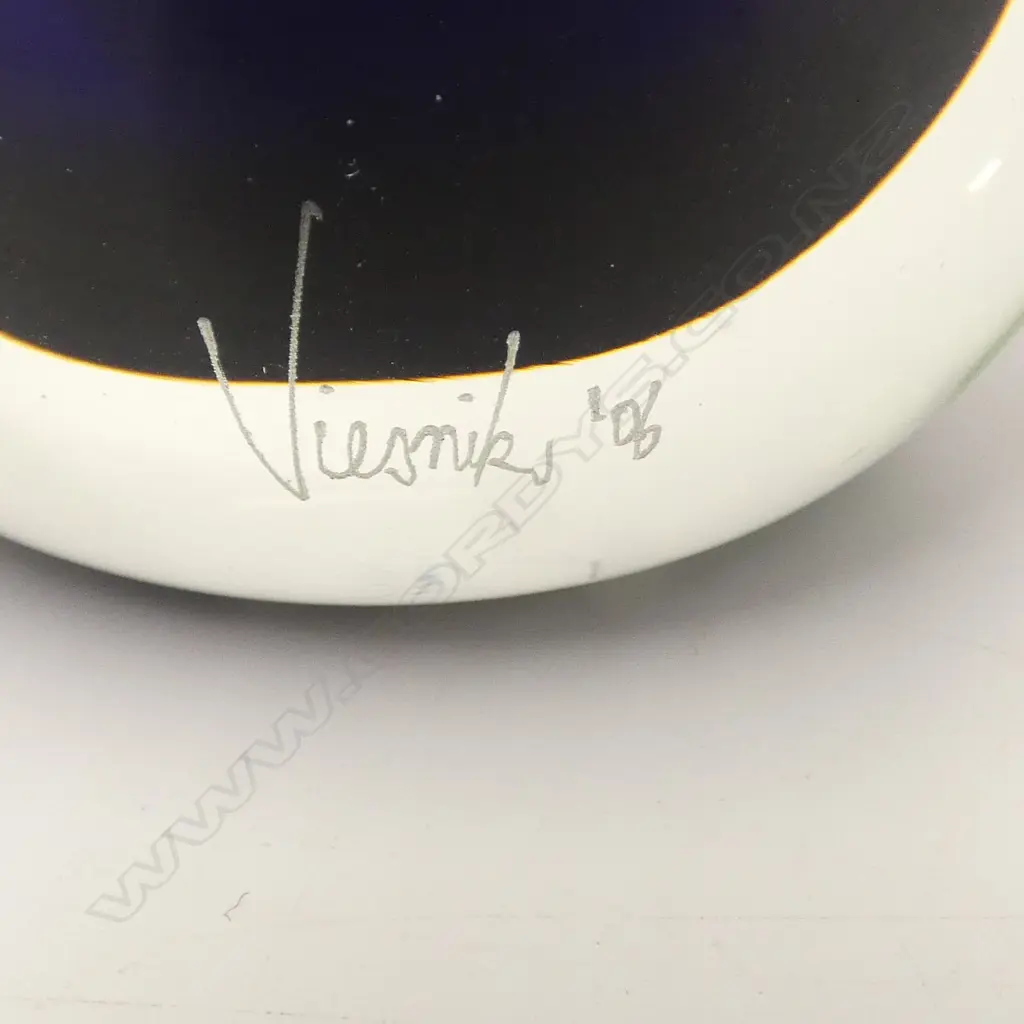 PETER VIESNIK ART GLASS VASE, SIGNED & DATED '06 H.385mm Image 1++