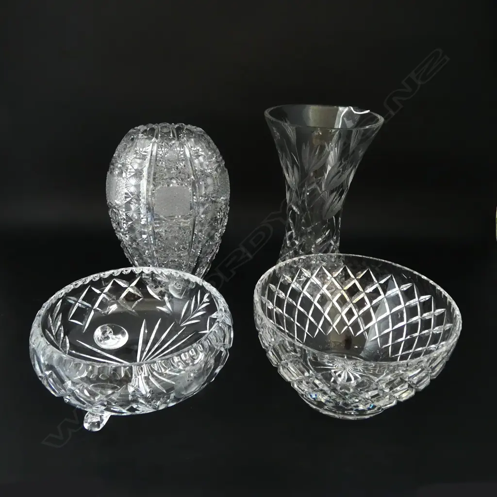 4 PCES CRYSTAL; 2 BOWLS + 2 VASES H.250mm (1 w. RIM CHIPS) Image 1++