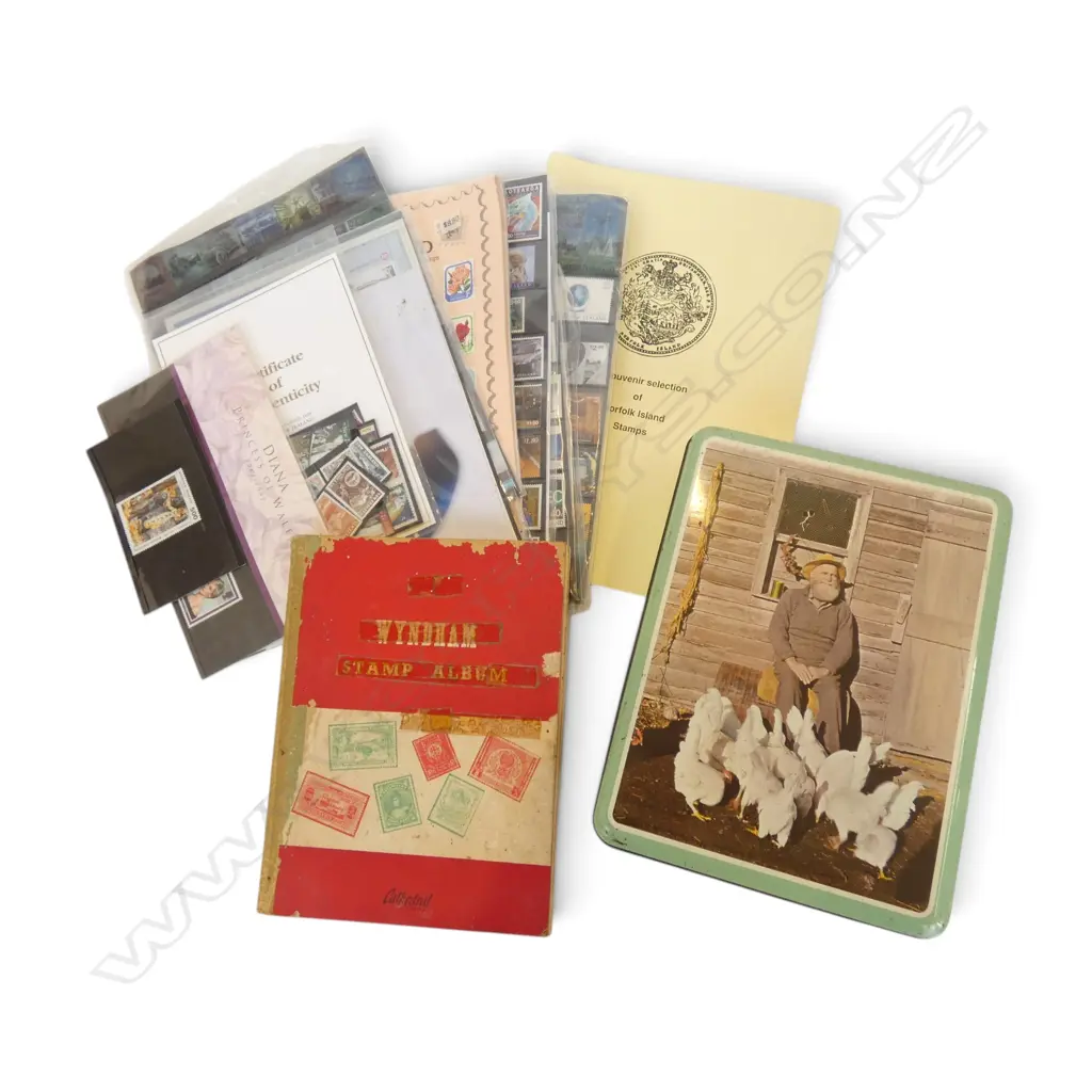 ASST WORLD STAMPS Image 1++