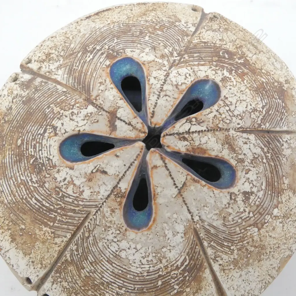 LINDSAY BEDOGNI SEED POD FORM, Dia.160mm, mark to base Image 1++