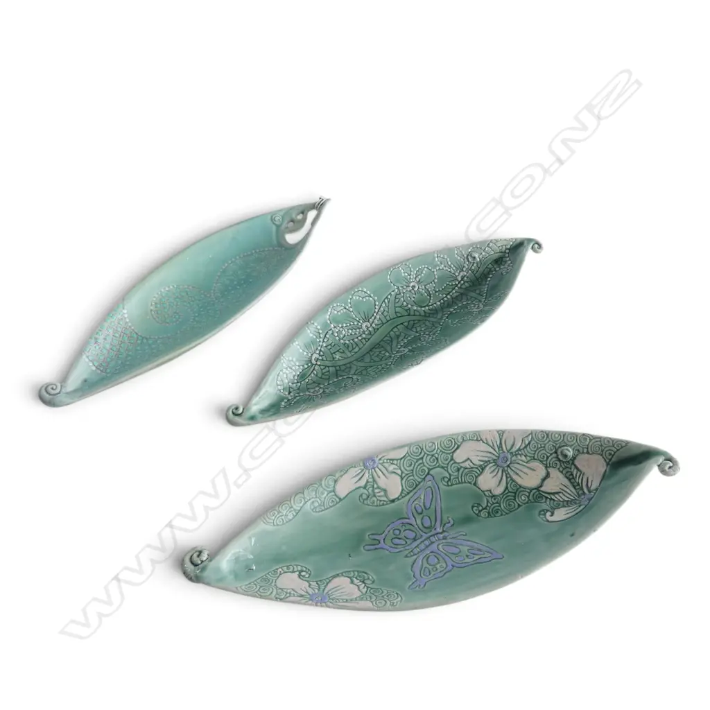 3 KEUM SUN LEE LIGHT GREEN CANOE DISHES, L.250mm Image 1++