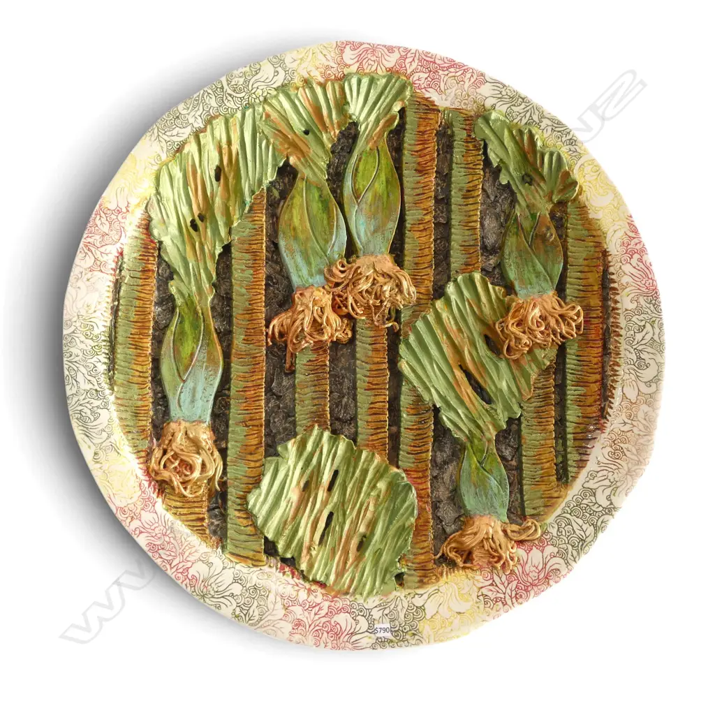 KEUM SUN LEE LRG WALL HANGING DISH w NIKAU PALMS in HIGH RELIEF, Dia.410mm Image 1++