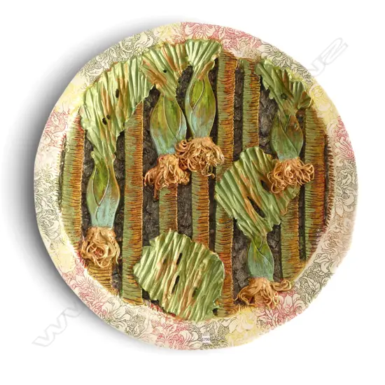 KEUM SUN LEE LRG WALL HANGING DISH w NIKAU PALMS in HIGH RELIEF, Dia.410mm
