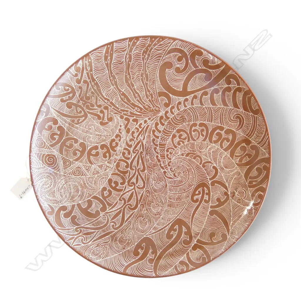 SANG SOOL SHIM WIDE TERRACOTTA DISH w SGRAFFITO KORU DESIGN, Dia.360mm Image 1++