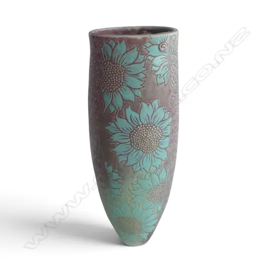 KEUM SUN LEE PORCELAIN VASE w SUNFLOWER DETAIL, H.310mm