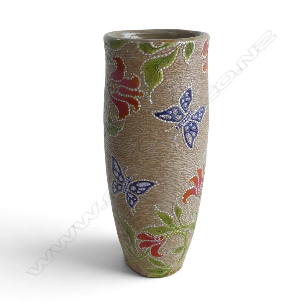 KEUM SUN LEE PORCELAIN VASE w BUTTERFLY DETAIL, H.300mm Image 1++