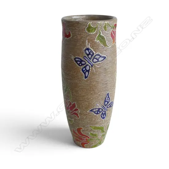 KEUM SUN LEE PORCELAIN VASE w BUTTERFLY DETAIL, H.300mm