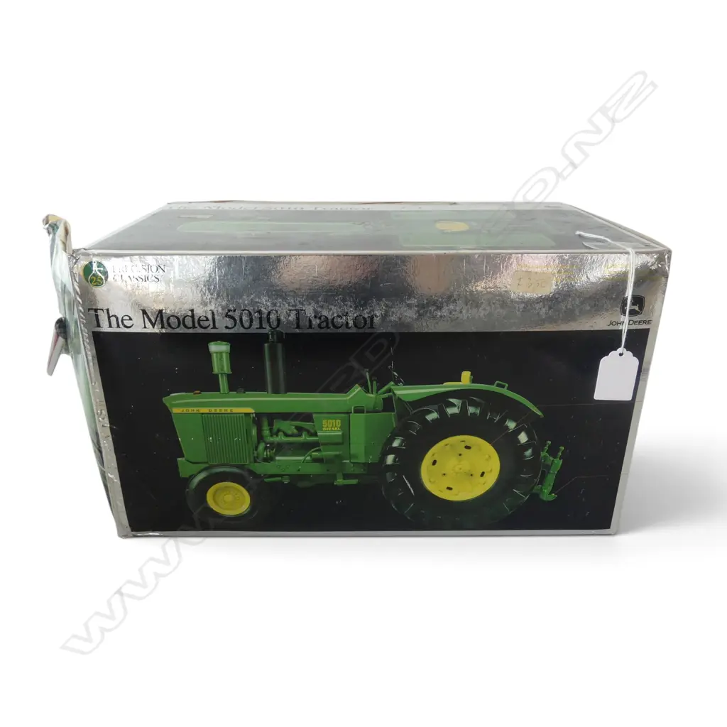 BOXED PRECISION CLASSICS JOHN DEERE MODEL 5010 TRACTOR Image 1++