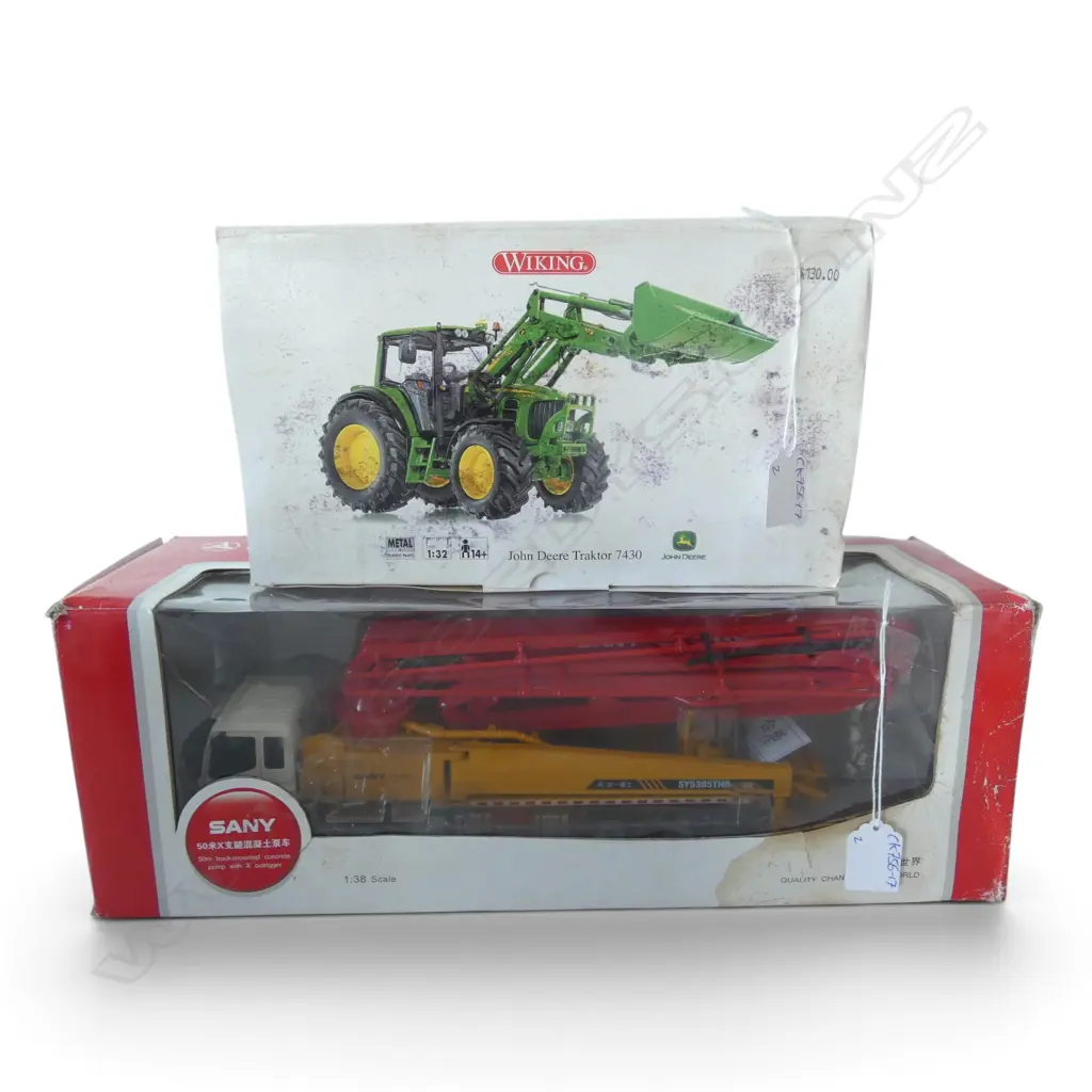 BOXED WIKING 1:32 JOHN DEERE TRACTOR 7430 & BOXED 1:38 SANY SY5385THB Image 1++