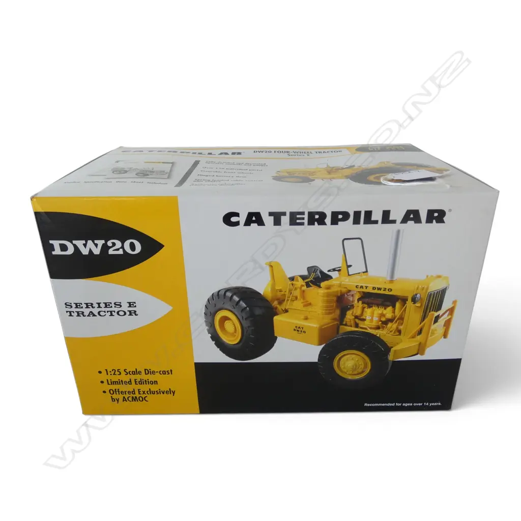 BOXED CATERPILLAR 1:25 DW20 SERIES E TRACTOR Image 1++